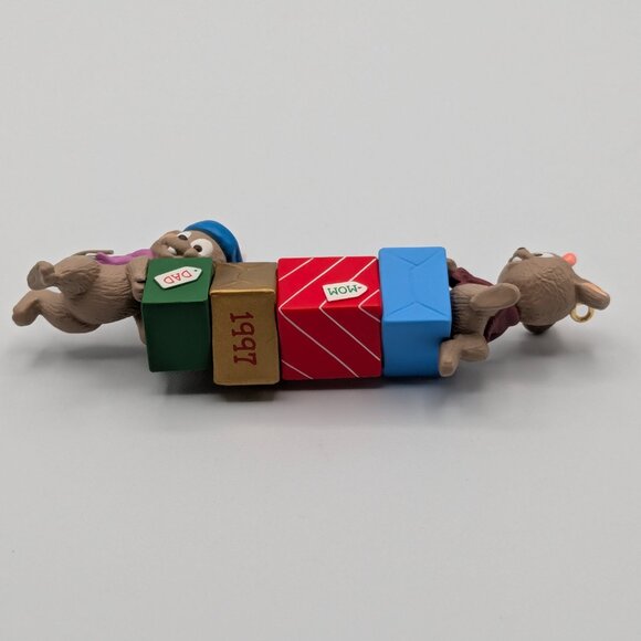 Hallmark Keepsake Mom and Dad 1997, Mice with Gifts Vintage Christmas Ornament - Picture 5 of 11